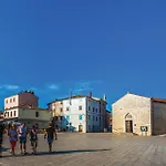 Front In * Valbandon