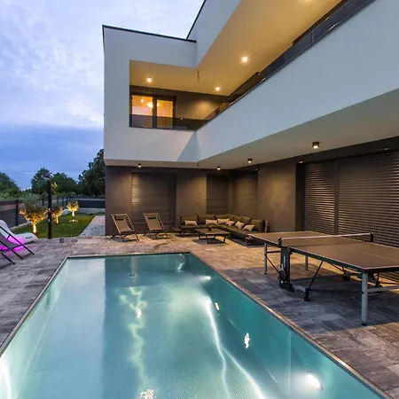 Nyaraló 3 Bedroom Amazing In Valbandon